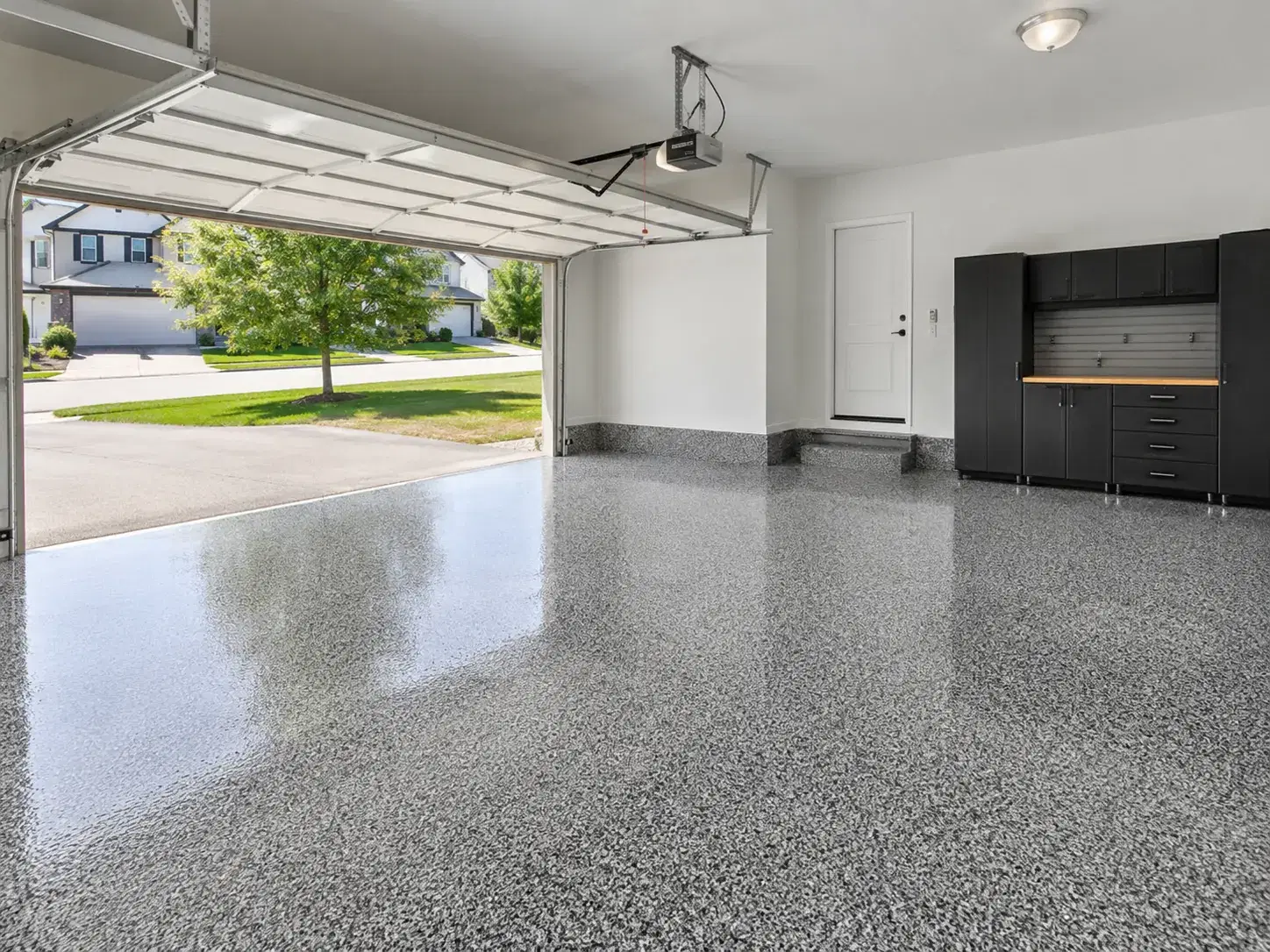 Garage floor with a finished flake epoxy coating by NFEPOXY